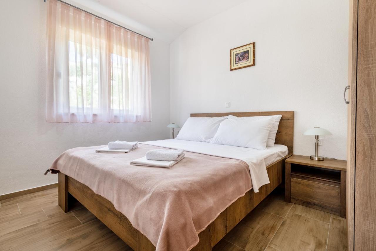 Apartments Glorija 内乌姆 外观 照片